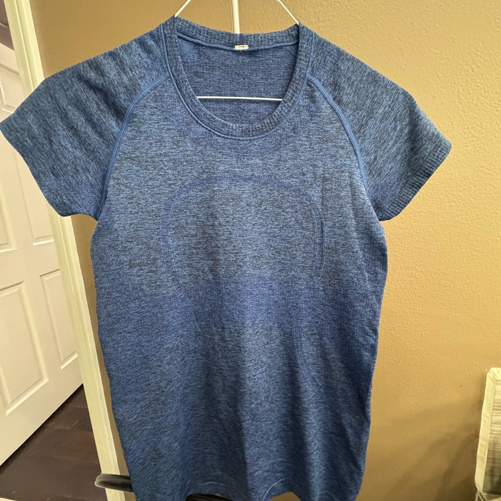 Lululemon Swiftly Tech Short Sleeve Shirt Size 2 Dark Blue